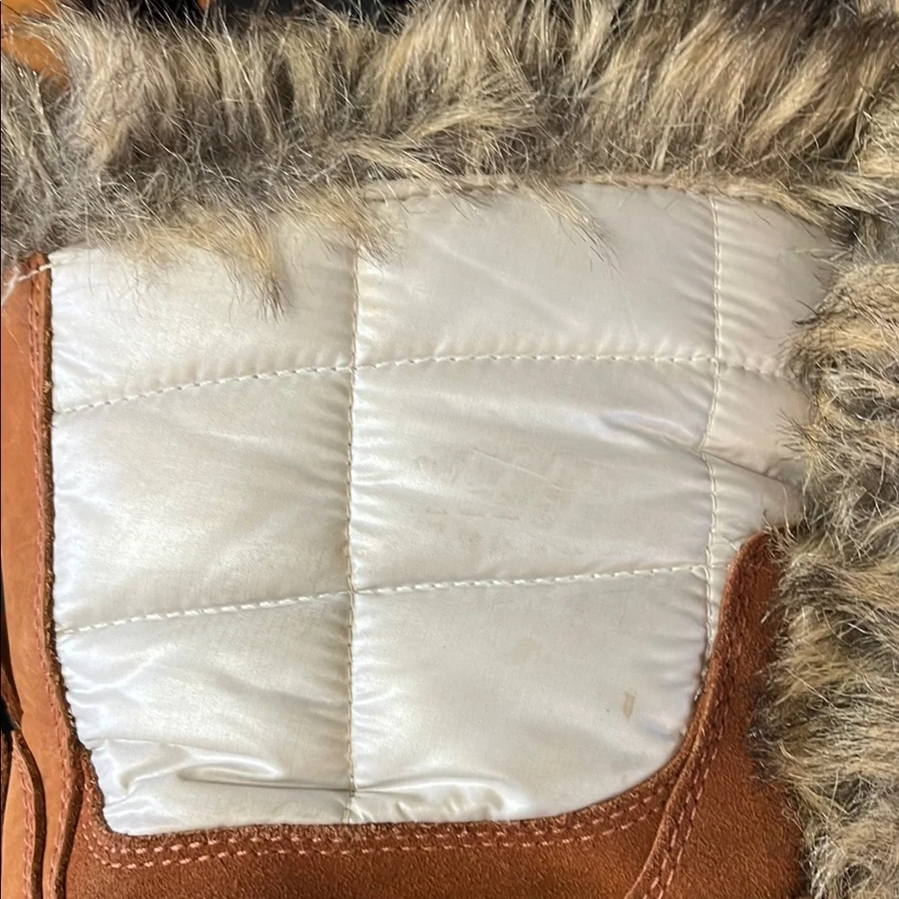 The North Face Tan and White Winter Boots - Picture 7 of 11
